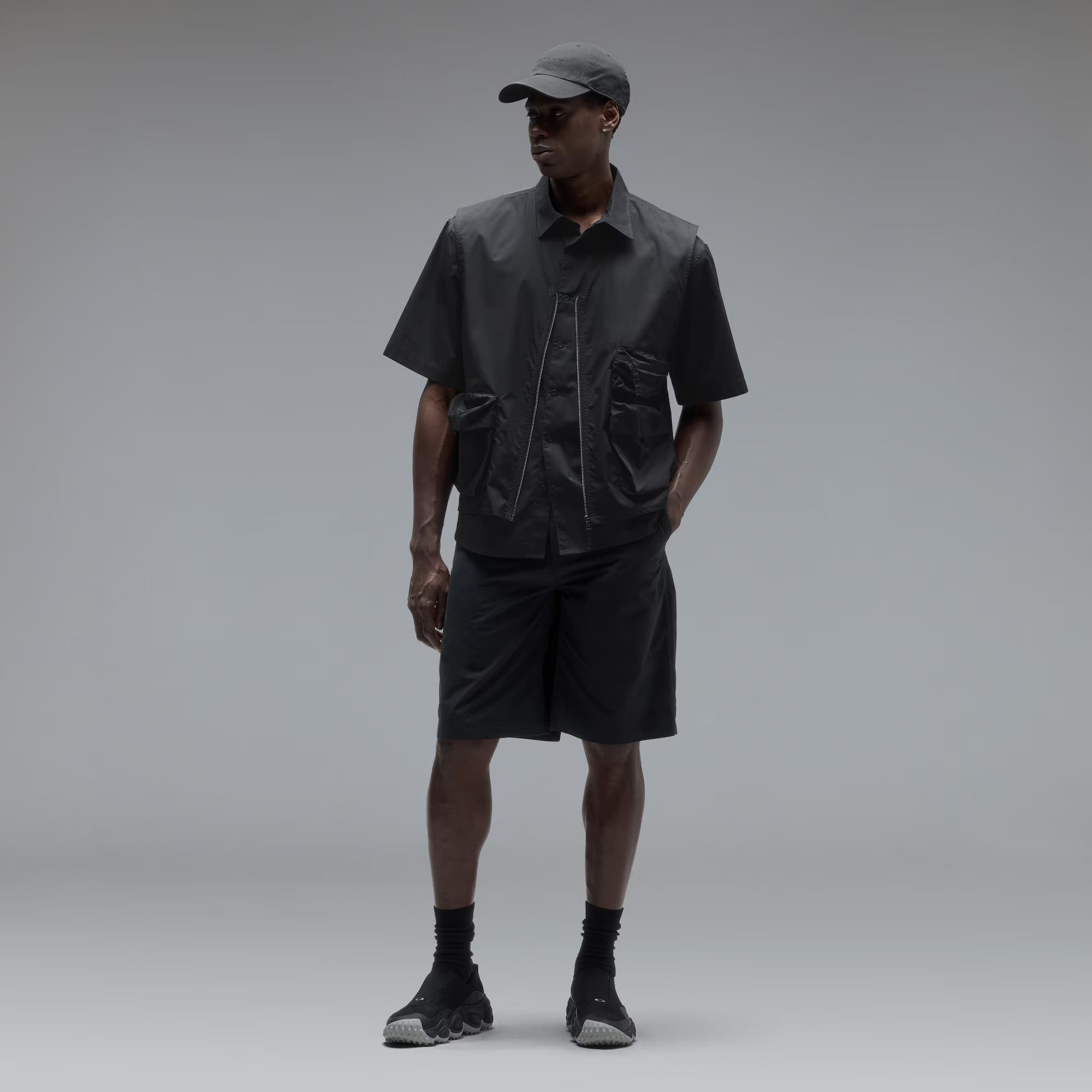 ECHO RISE VEST (Pitch Black) | OAKLEY