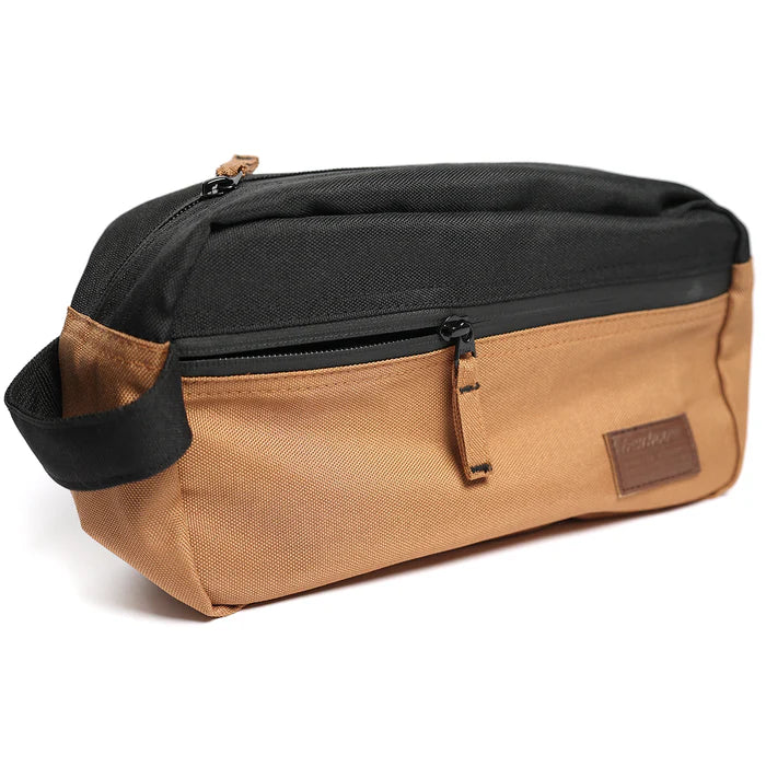 HANGER TOILETRY BAG (Camel/Black)