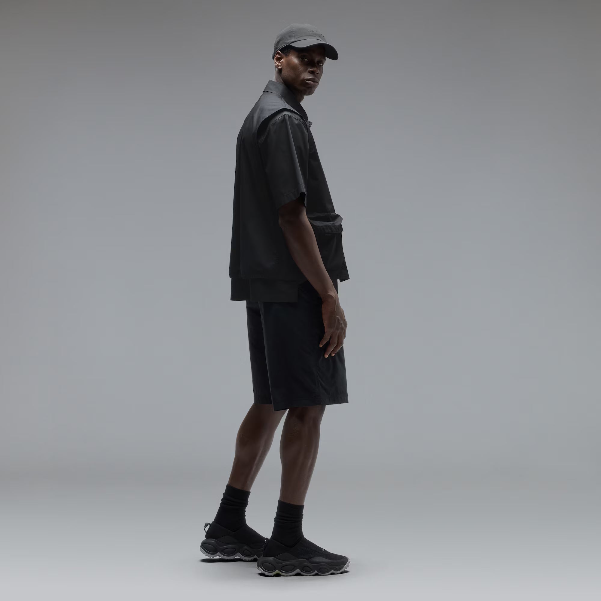 ECHO RISE VEST (Pitch Black) | OAKLEY