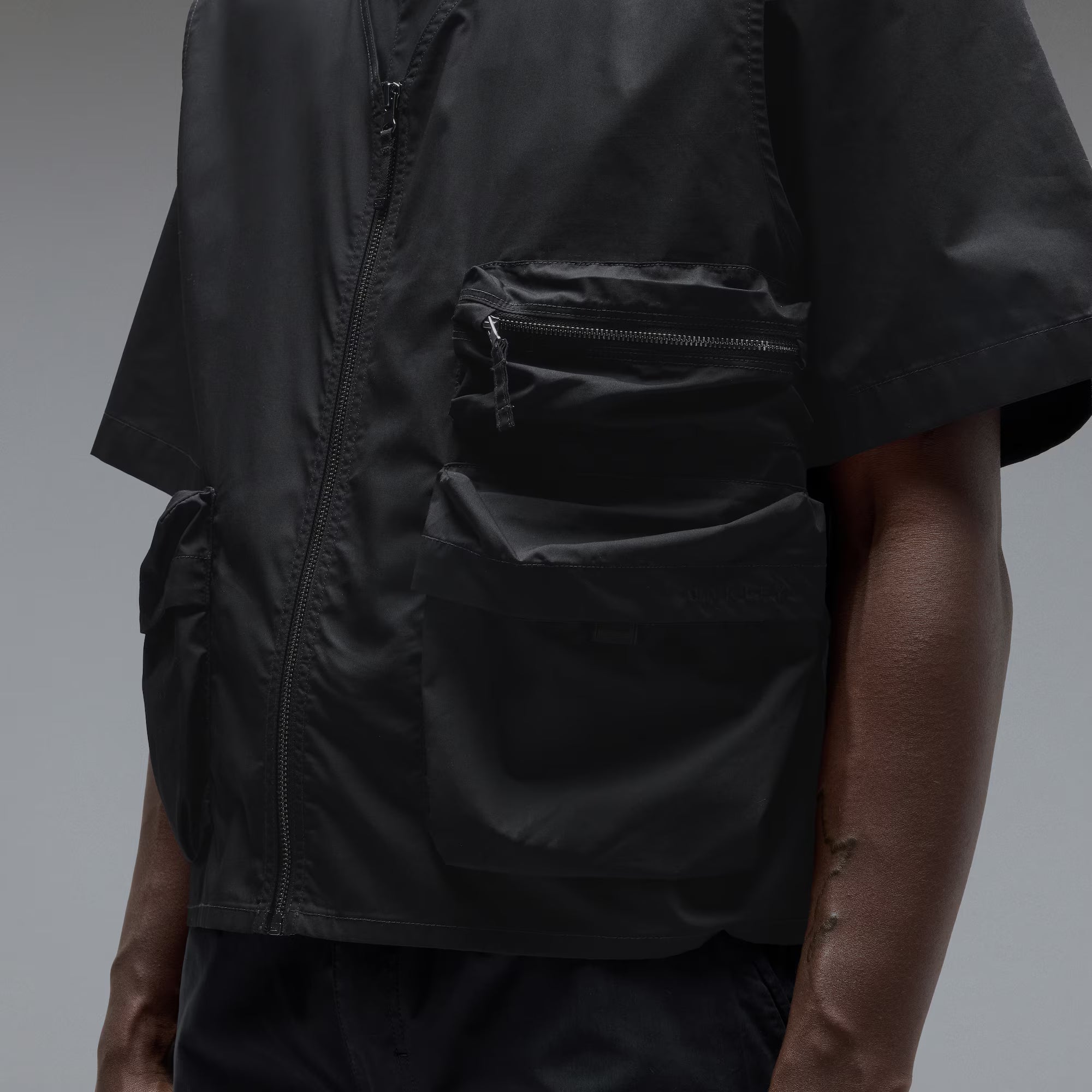 ECHO RISE VEST (Pitch Black) | OAKLEY