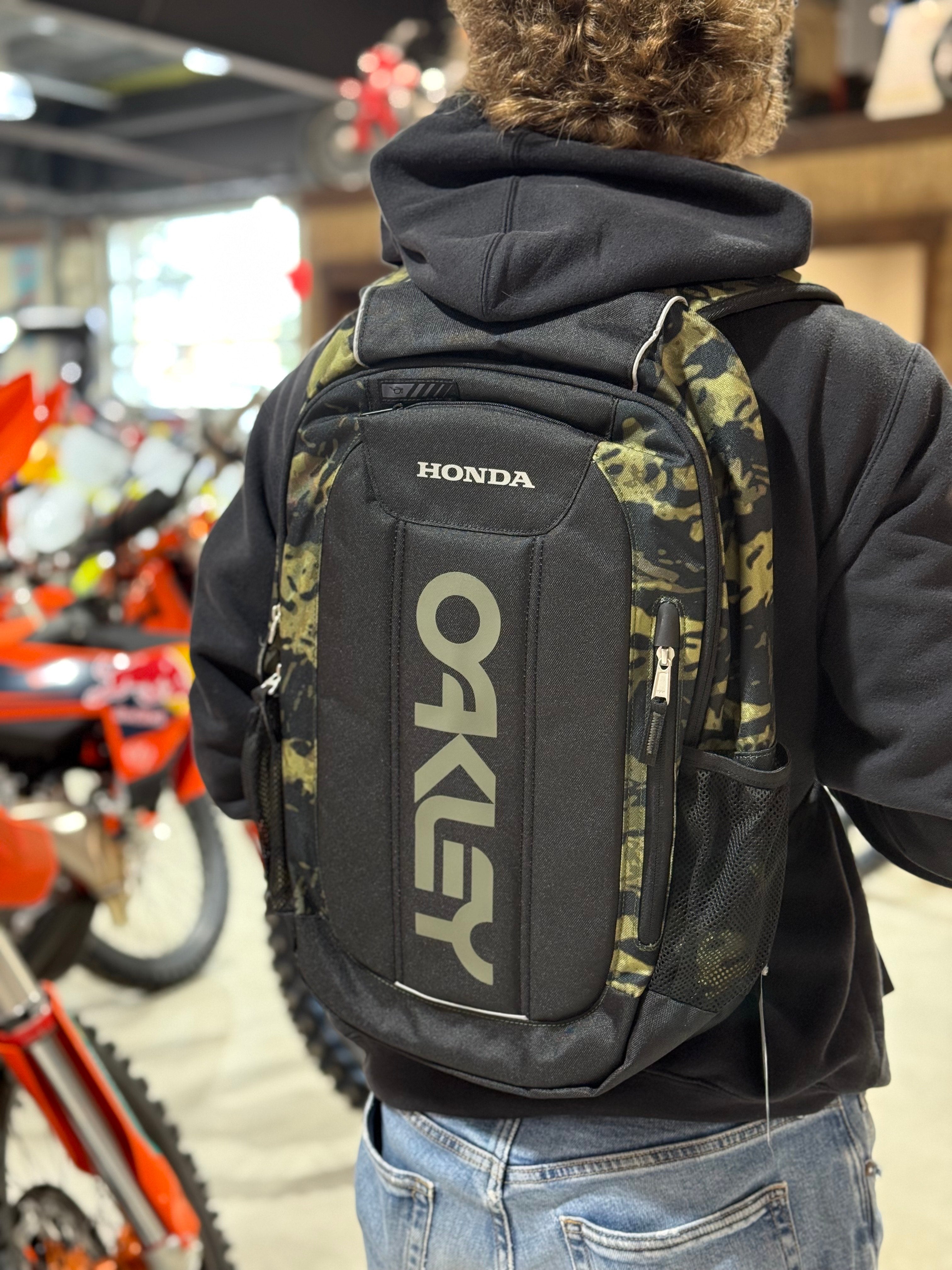 OAKLEY ENDURO 20L BACKPACK (CAMO) | TNT
